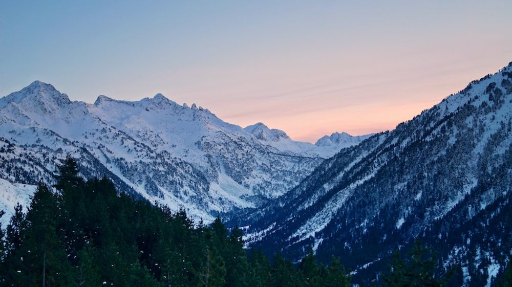 Baqueira-Beret ligger i Valle de Ar&aacute;n, L&eacute;rida, i de katalanska Pyren&eacute;erna.