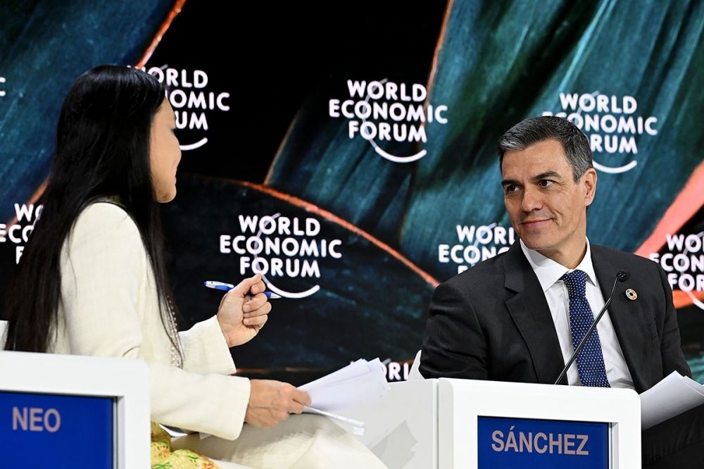 Samtidigt som Pedro S&aacute;nchez lovordades i Davos f&ouml;r Spaniens ekonomiska framg&aring;ngar, led regeringen sitt hittills st&ouml;rsta nederlag i parlamentet.