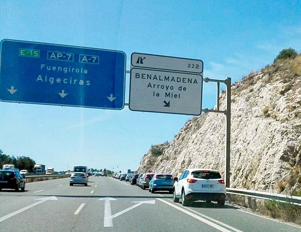 Tillfarten till Arroyo de la Miel fr&aring;n motorv&auml;gen &auml;r en av de st&ouml;rsta flaskhalsarna p&aring; Costa del Sol.