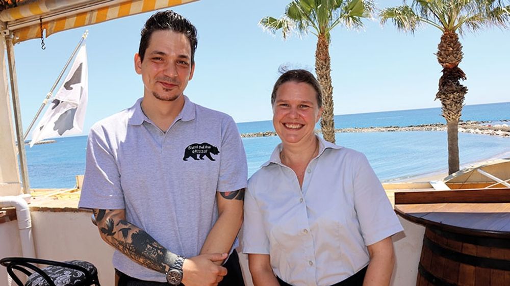 Bj&ouml;rn Lingman och Lillit Stadig &auml;r v&auml;nner och kollegor med l&aring;ng restaurangerfarenhet. Utsikten &ouml;ver Medelhavet fr&aring;n restaurangens terrass &auml;r h&auml;nf&ouml;rande.
