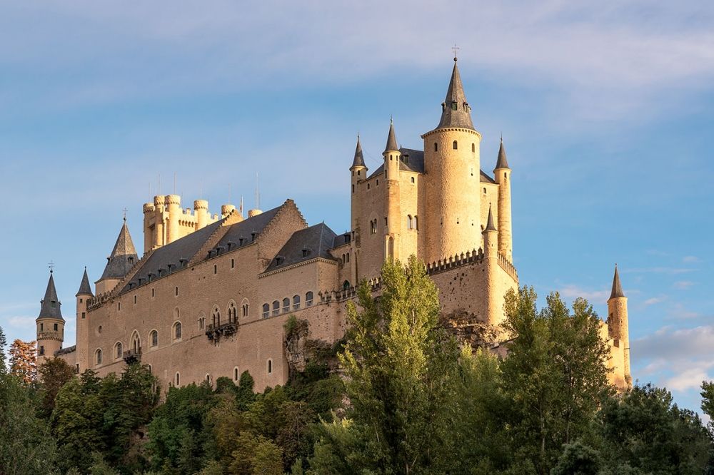 Den senaste Hollywood-produktionen om &rdquo;Sn&ouml;vit och de sju dv&auml;rgarna&rdquo; &auml;r bara en av m&aring;nga som har kopplingar till Alc&aacute;zar de Segovia.