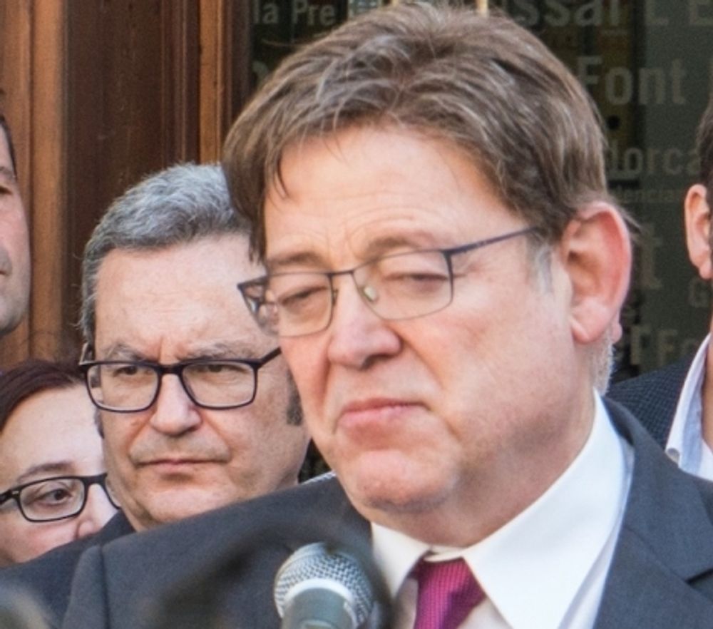 Regionpresidenten i Valencia Ximo Puig har annonserat ett batteri av skattel&auml;ttnader.