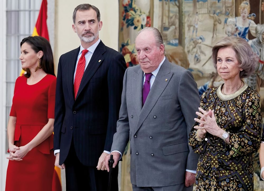 Relationen mellan Juan Carlos och &ouml;vriga kungafamiljen har varit sp&auml;nd sedan l&auml;nge och han klandrar b&aring;de sin son Felipe VI &ndash; och framf&ouml;r allt drottning Letizia &ndash; f&ouml;r sin isolering.