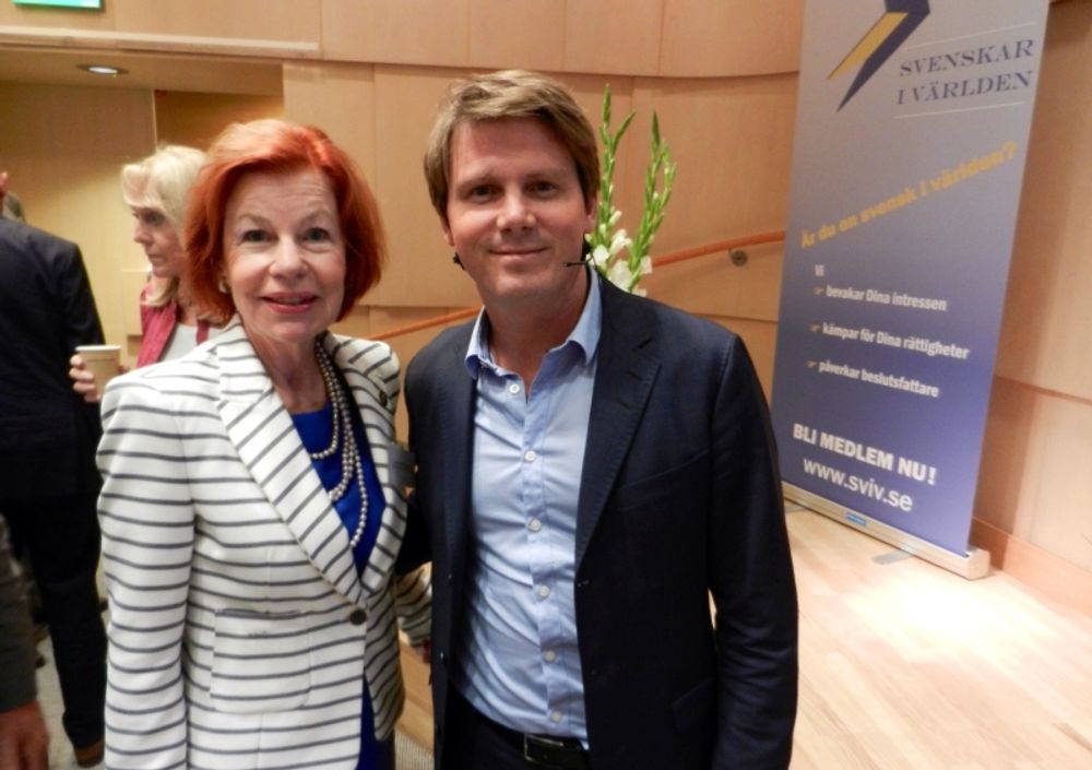 Svenskar i V&auml;rldens generalsekretare Karin Ehnbom-Palmquist med integrationsminister Erik Ullenhag, p&aring; SVIV:s temadag 19 augusti.