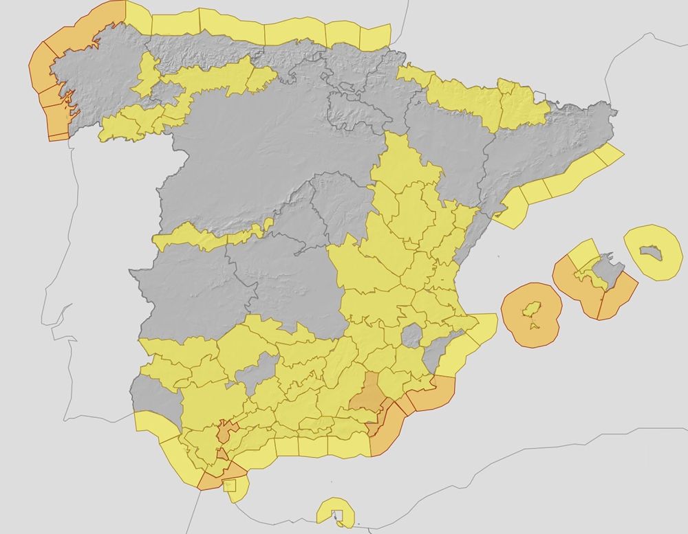 Stora delar av Spanien befinner sig i orange eller gul beredskap p&aring; grund av det nya ov&auml;dret. Karta: Aemet