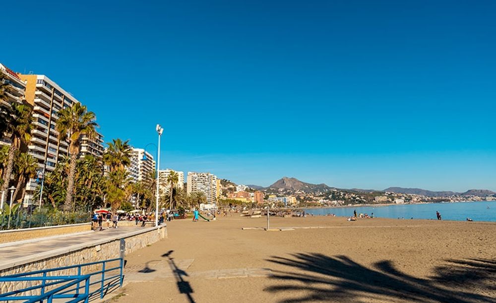 Malaguetastranden i M&aacute;laga i januari.