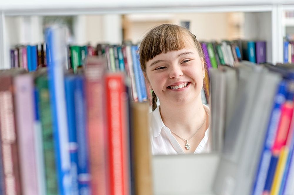 Omkring 17 procent av de spanska eleverna med funktionsneds&auml;ttning &auml;r fortfarande placerade i specialskolor eller separata klassrum i vanliga skolor.