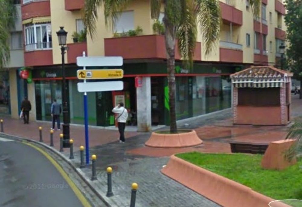 Unicajas kontor i Almu&ntilde;&eacute;car r&aring;nades 19 april. Foto: Google Maps