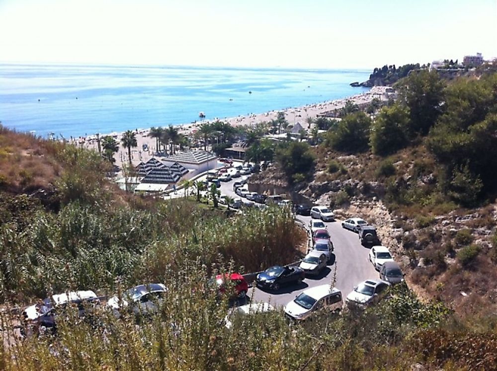 Det &auml;r inte l&auml;tt att finna parkering vid de m&aring;nga strandrestaurangerna vid Playa de Burriana i Nerja, som nu ska f&ouml;rses med ett parkeringsgarage.