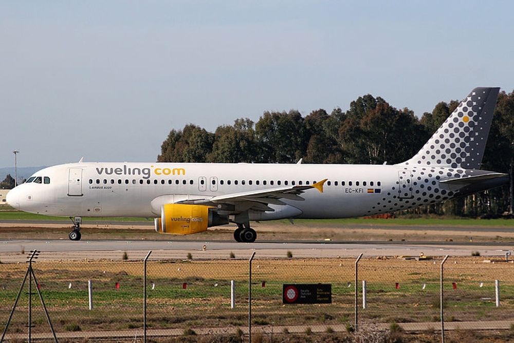 Piloterna p&aring; Vuelings flygning till Amsterdam f&ouml;rlorade radiokontakt och tv&aring; jaktplan eskorterade ned flygplanet.