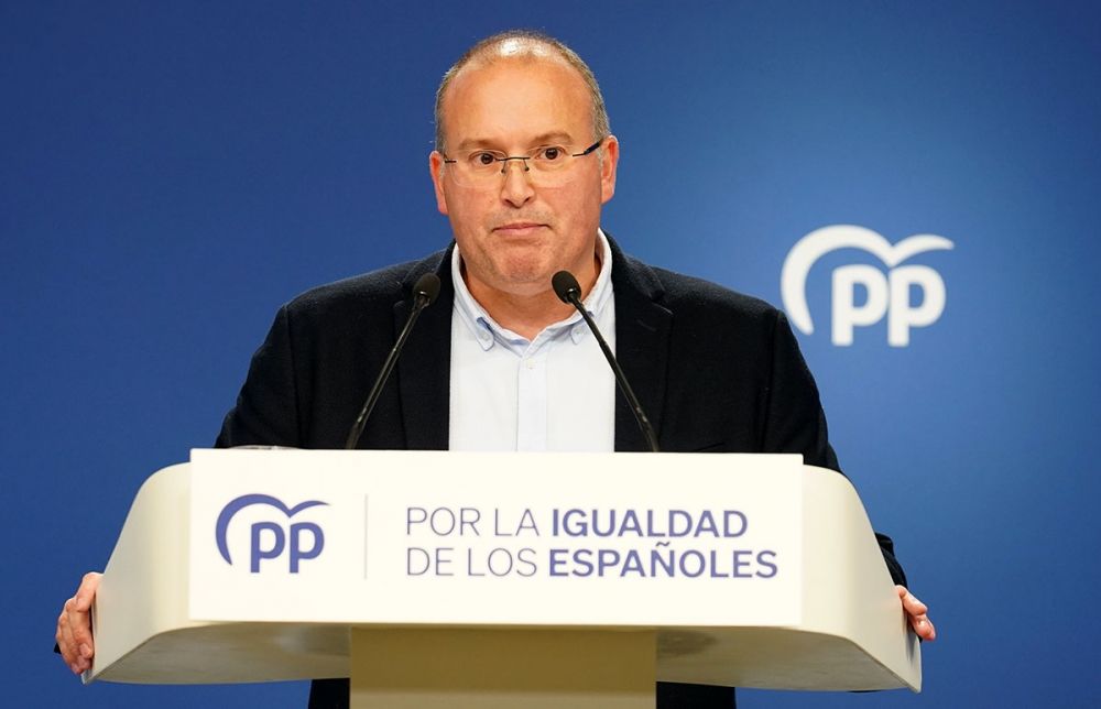 Den senaste som tvingats r&auml;tta sin cv &auml;r PP:s nyligen utn&auml;mnde partisekreterare Miguel Tellado, som inte l&auml;ngre titulerar sig som journalist. Foto: PP