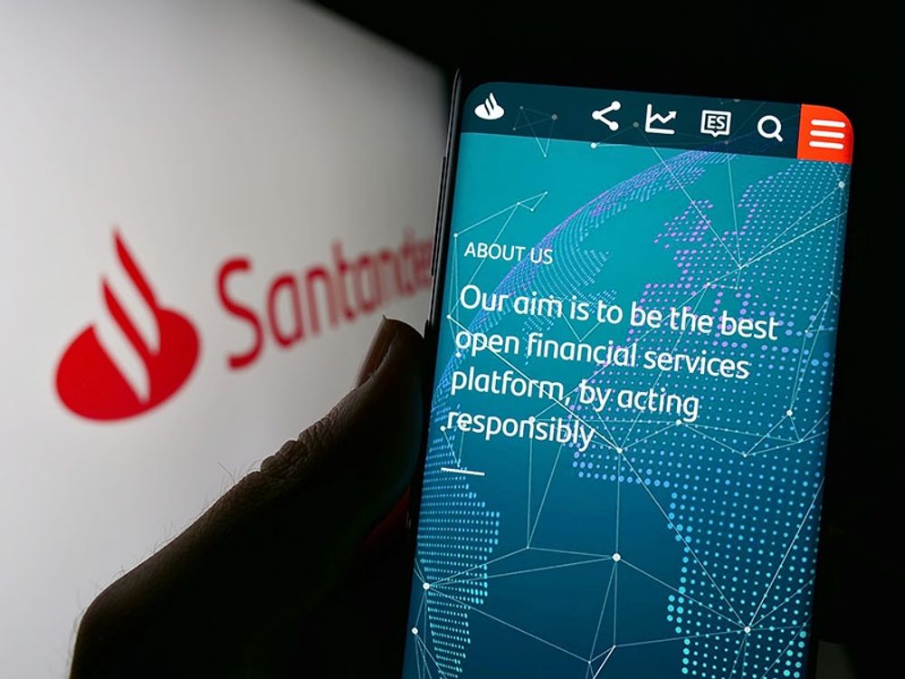 Storbanken Santander har enligt en rapport sj&auml;lv 187 filialer i skatteparadis.