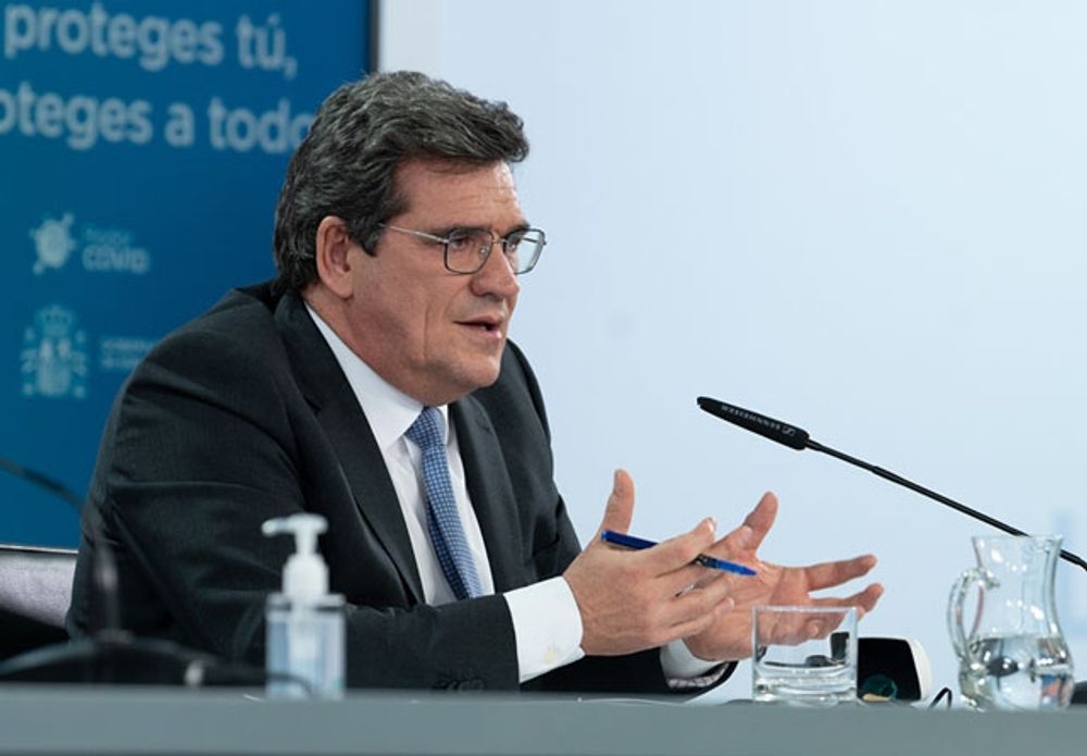 Ministern f&ouml;r f&ouml;rs&auml;kringskassan Jos&eacute; Lu&iacute;s Escriv&aacute; menar att kulturella och strukturella f&ouml;rh&aring;llanden i Spanien g&ouml;r att en stor m&auml;ngd yrkeserfarenhet g&aring;r till spillo.