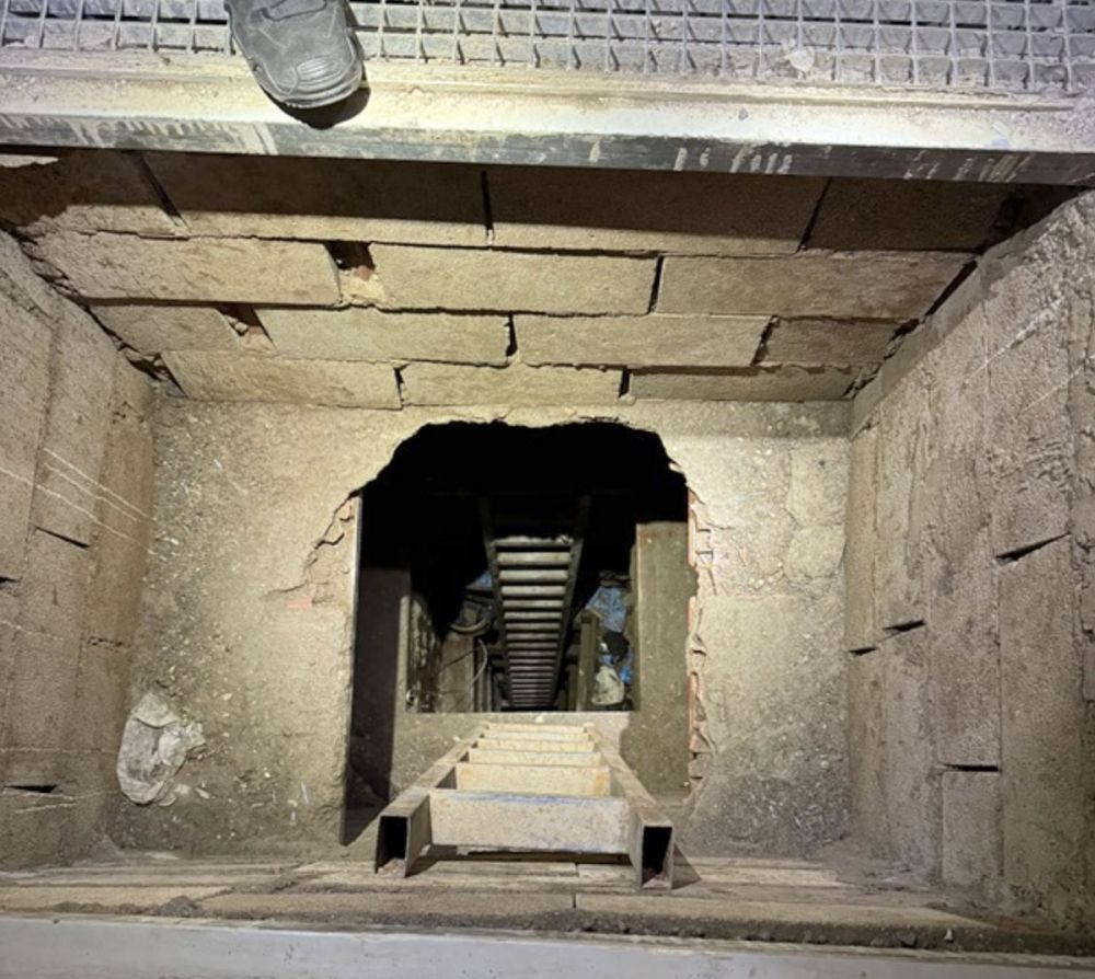 Tunneln uppt&auml;cktes i samband med en utredning d&auml;r mer &auml;n sex ton hasch beslagtagits. Foto: Guardia Civil