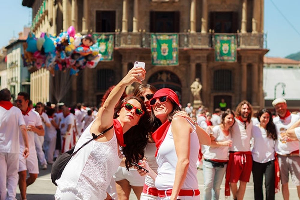 Bild fr&aring;n San Ferm&iacute;n 2016, d&aring; en 18-&aring;rig flicka v&aring;ldtogs av fem personer som kallade sig sj&auml;lva f&ouml;r &rdquo;Flocken&rdquo;.