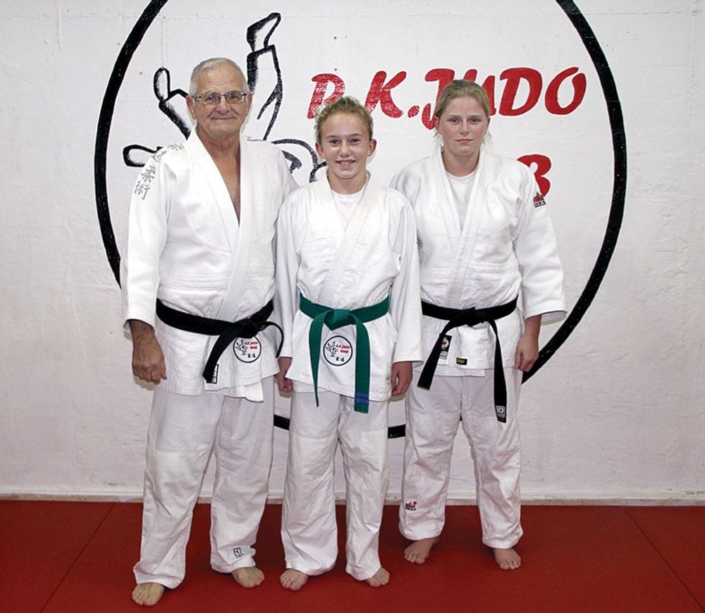 Tidigare engelska m&auml;staren Rodd Barkby tr&auml;nar Lisa Lindberg p&aring; RK Judo Club i Estepona.
&ndash; Hon kan bli hur bra som helst.