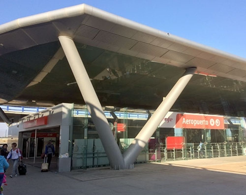 T&aring;gstationen vid M&aacute;laga flygplats.