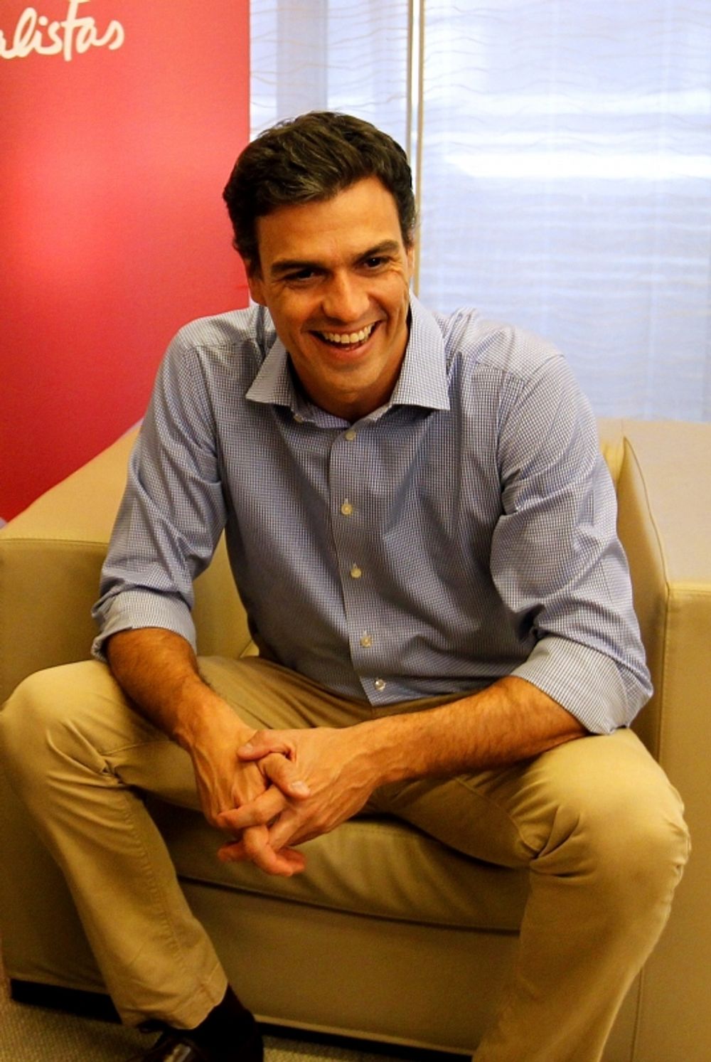 Kung Felipe har givit socialistledaren Pedro S&aacute;nchez uppdraget att bilda regering.