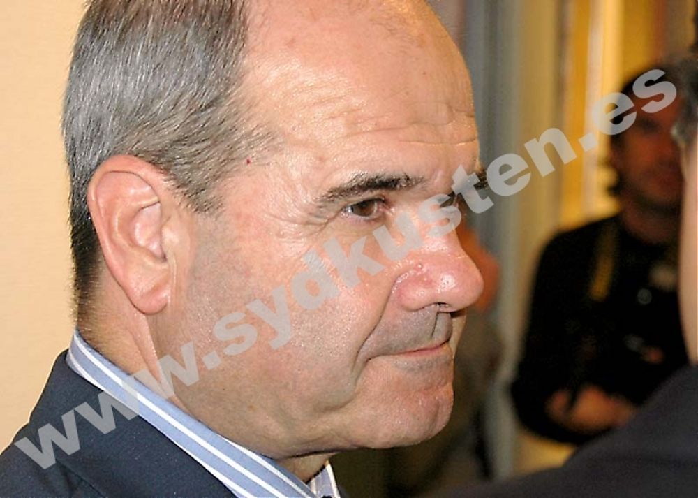Administrationsministern Manuel Chaves r&aring;kade g&ouml;ra en olycklig liknelse i en tv-intervju, om sina kollegor som inte st&auml;ller upp f&ouml;r omval.