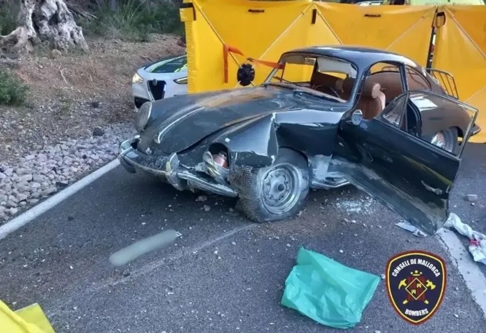Kraschen med veteranbilen intr&auml;ffade p&aring; en v&auml;ltrafikerad bergsv&auml;g. Foto: Bombers de Mallorca