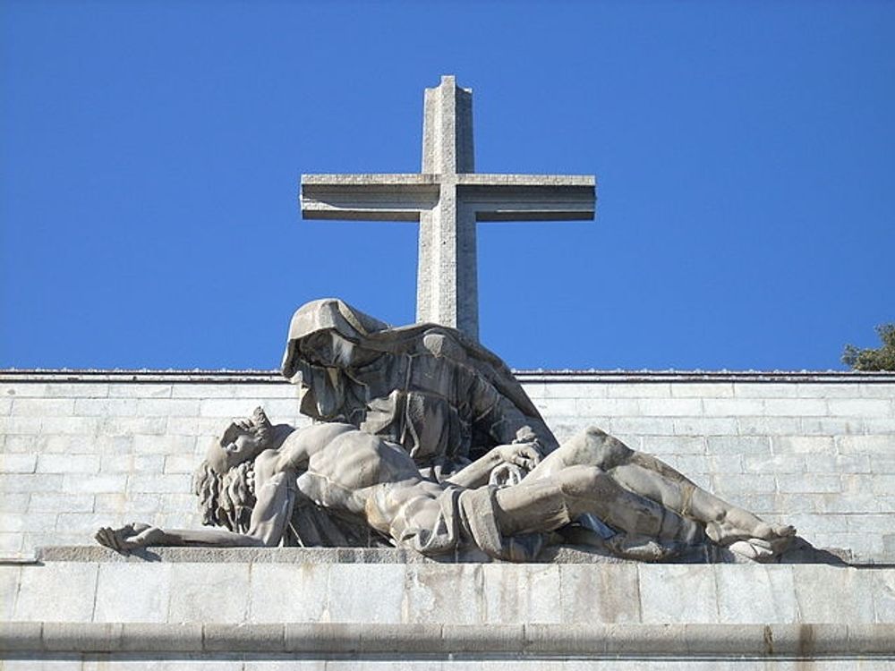 Sedan 24 oktober 2019 vilar diktatorn Franco ej l&auml;ngre i mausoleet Valle de los Caidos. Foto: Pablo Forc&eacute;n Soler/Wikimedia Commons