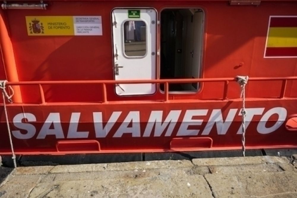 Efter att en fiskeb&aring;t r&auml;ddat migranterna ur havet f&ouml;rde den spanska r&auml;ddningstj&auml;nsten dem till Alicante.