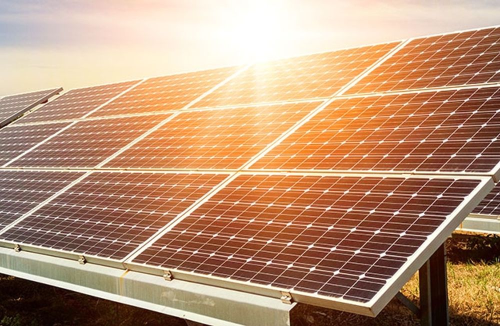 Den nya anl&auml;ggningen best&aring;r av n&auml;ra 1,5 miljoner solpaneler.