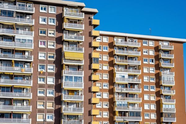 Hush&aring;llens pressade ekonomi bromsar utvecklingen p&aring; hyresmarknaden efter flera &aring;r av kraftiga pris&ouml;kningar.
