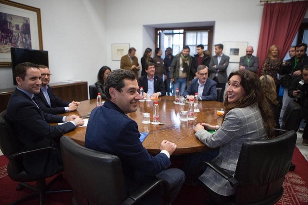 Regeringsavtalet mellan PP och Ciudadanos g&aring;r igenom, tack vare garanterat st&ouml;d fr&aring;n Vox.