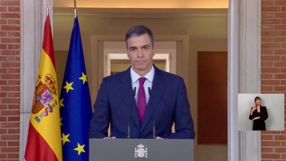 Den anm&auml;lda enk&auml;ten genomf&ouml;rdes bara tv&aring; dagar efter att Pedro S&aacute;nchez meddelat att han funderade p&aring; att avg&aring;. Foto: RTVE