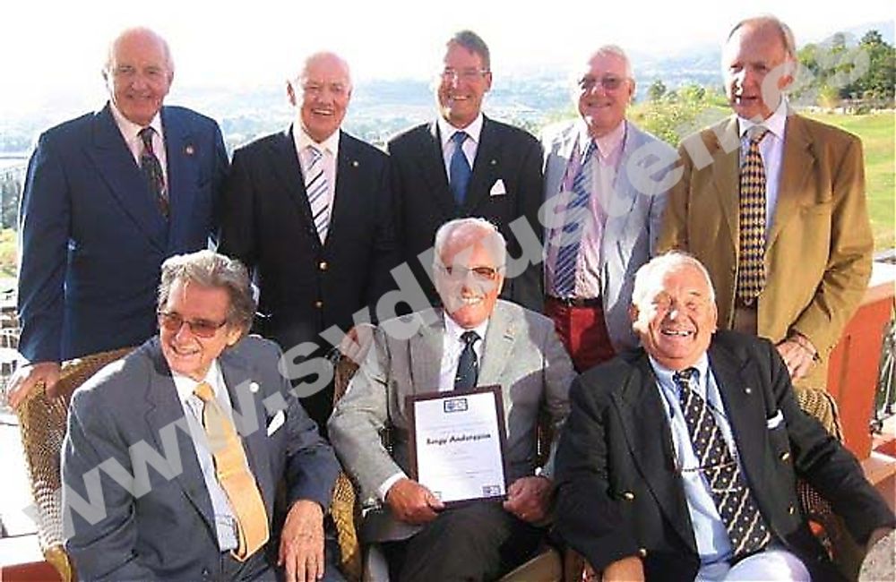P&aring; bilden ses huvuddelen av Nordiska Rotarianers presidenter med initiativtagaren Sergy Andersson sittande i mitten. I november firade Rotary Costa del Sol sitt fem&aring;rs jubileum.