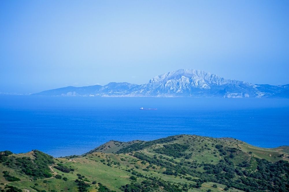 Projektet f&ouml;r en tunnel under Gibraltar sund inleddes redan 1979 och v&auml;ntas ta 20 &aring;r att genomf&ouml;ra, n&auml;r det v&auml;l p&aring;b&ouml;rjas.