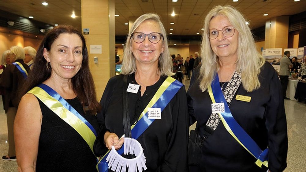 Det ligger mycket jobb bakom SWEA-m&auml;ssan, som organiseras av f&ouml;reningens styrelse och genomf&ouml;rs med hj&auml;lp av en stor m&auml;ngd volont&auml;rer. P&aring; bilden Rozita Andersson, Efva Spadaro och Bente Erlandsson.