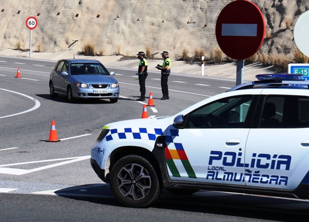 Granadabor stoppas vid infarterna till Almu&ntilde;&eacute;car. Foto: Ayto de Almu&ntilde;&eacute;car