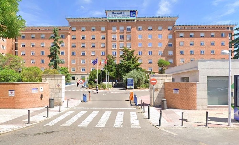 En 30-&aring;rig manlig l&auml;rare har avlidit p&aring; sjukhuset i Toledo av vad som misst&auml;nks vara allvarliga biverkningar av AstraZenecas vaccin. Foto: Google maps