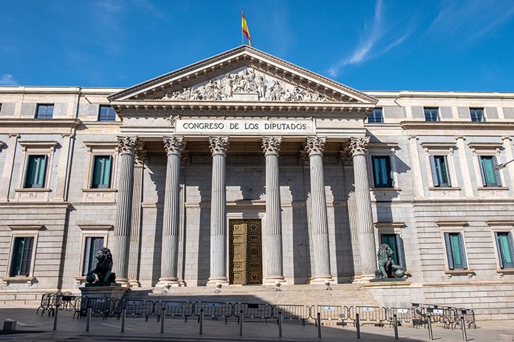 F&ouml;rslaget fr&aring;n Vox om att f&ouml;rbjuda ett flertal partier som &aring;beropar sj&auml;lvst&auml;ndighet har f&ouml;rkastats av samtliga &ouml;vriga partier i riksparlamentet Congreso de los Diputados.
