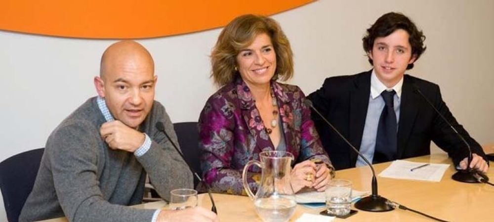 "Lille Nicol&aacute;s" l&auml;ngst till h&ouml;ger med borgm&auml;staren i Madrid Ana Botella och statssekreteraren Jaime Garc&iacute;a Legaz. Foto: PP