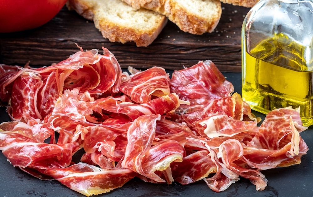 Den spanska skinkan har klassificerats som E och olivoljan som C, i den nya europeiska n&auml;ringsm&auml;rkningen Nutri-Score.