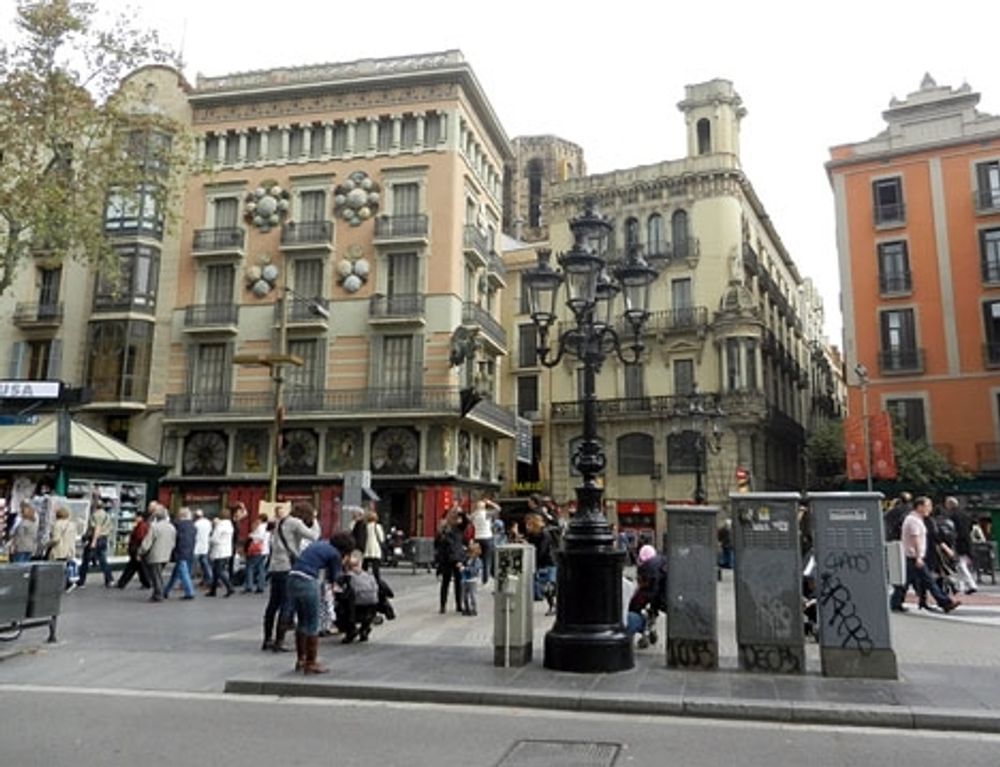 Las Ramblas &auml;r en av Barcelonas mest k&auml;nda str&aring;k och kryllade av m&auml;nniskor n&auml;r attentatet genomf&ouml;rdes.
