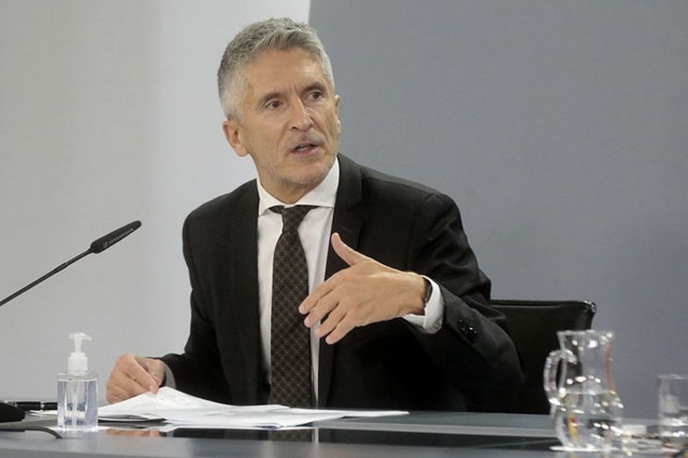 Trots att flera videos visar gr&auml;nspolis som sl&aring;r liggande migranter menar inrikesministern Fernando Grande-Marlaska att de agerat korrekt.