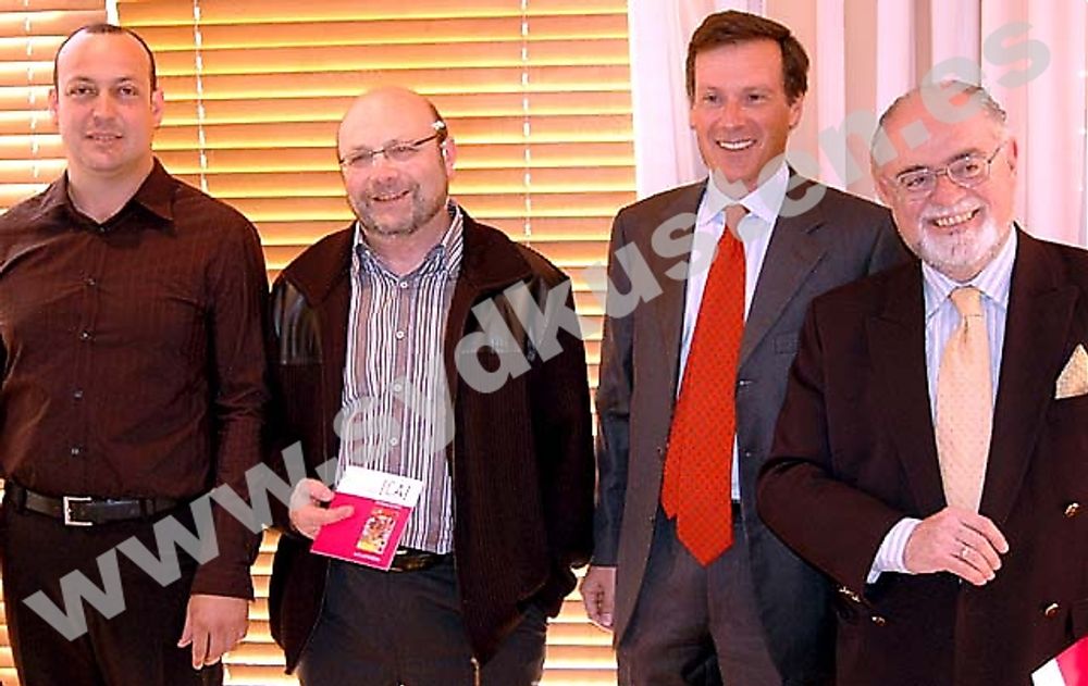 Presentationen av de gastronomiska dagarna gjordes av restaurangchefen Francisco Garc&iacute;a, matkritikern fr&aring;n Diario Sur Enrique Bellver, Anl&auml;ggningsdirekt&ouml;ren Massimo Fillippa och direkt&ouml;ren f&ouml;r restaurangskolan La C&oacute;nsula Rafael de la Fuente.