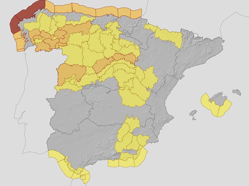 Sn&ouml;fallet i de norra regionerna har gjort det obligatoriskt med sn&ouml;kedjor p&aring; ett flertal v&auml;gar i bland annat Asturien, Le&oacute;n och Kantabrien. Karta: Aemet
