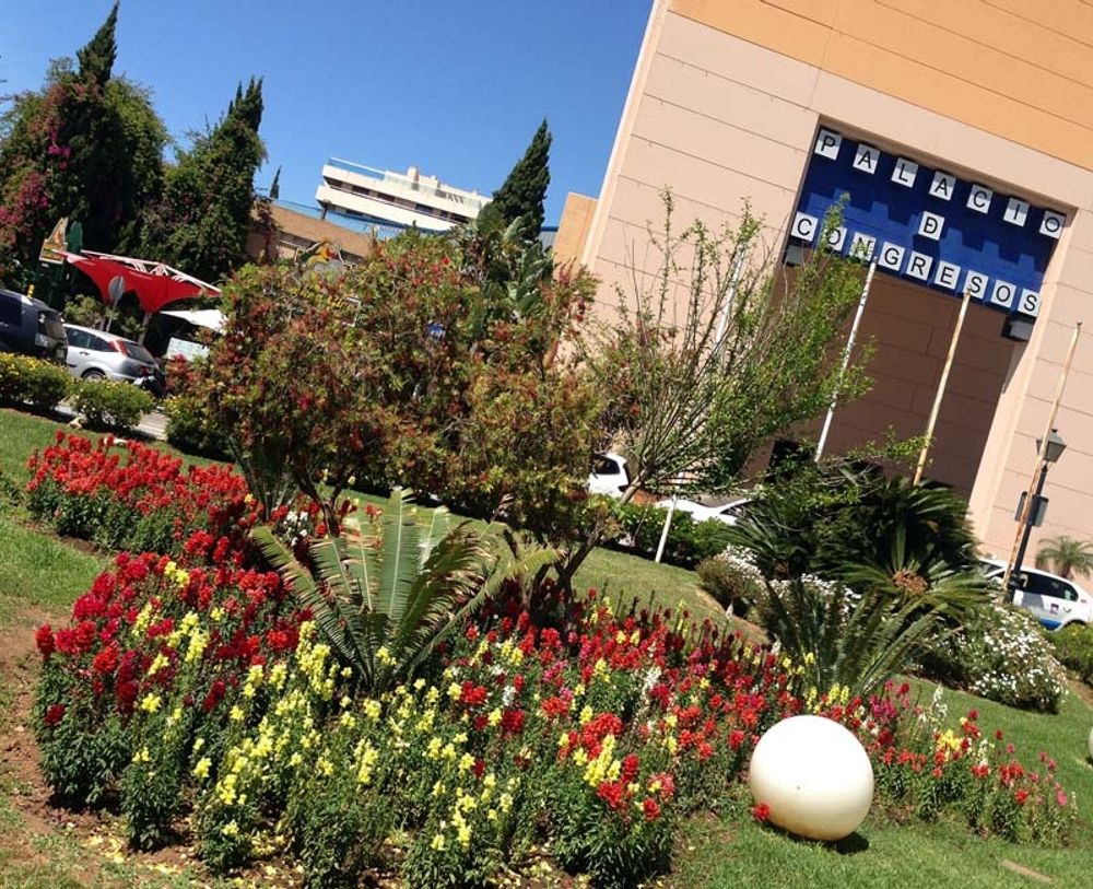 Ett av tillslagen gjordes vid restaurang Mamma Gina, intill kongresspalatset i Marbella.