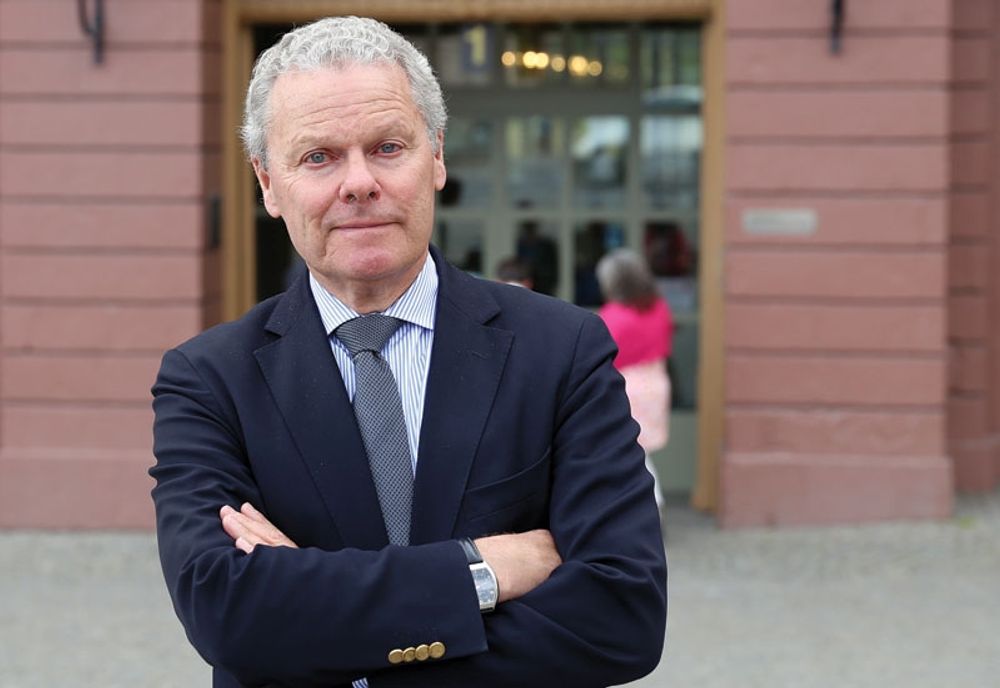 Lars-Hjalmar Wide tr&auml;ffade sin hustru under sitt f&ouml;rra ambassaduppdrag i Madrid och han har f&ouml;ljt utvecklingen i Spanien de senaste 30 &aring;ren med s&auml;rskilt intresse. Foto: Katarina Tomhill