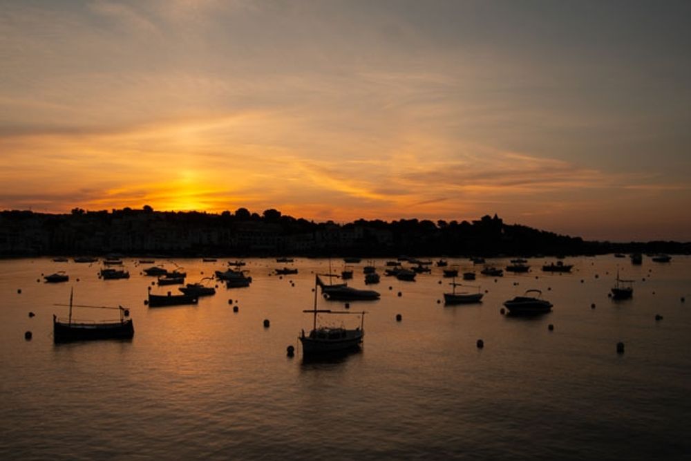 Soluppg&aring;ngarna i Cadaqu&eacute;s har inspirerat framst&aring;ende konstn&auml;rer som Pablo Picasso och inte minst Salvador Dal&iacute;, som bodde h&auml;r.