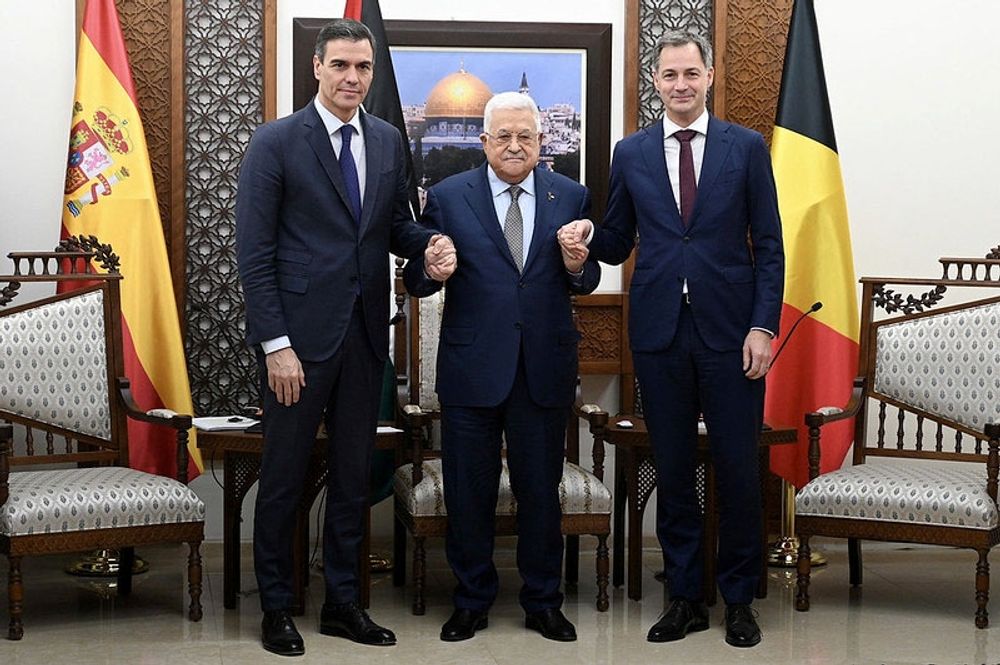 Pedro S&aacute;nchez bes&ouml;kte i november f&ouml;rra &aring;ret ordf&ouml;randen f&ouml;r det palestinska sj&auml;lvstyret Mahmud Abbas, tillsammans med den belgiske regeringschefen Alexander De Croo.