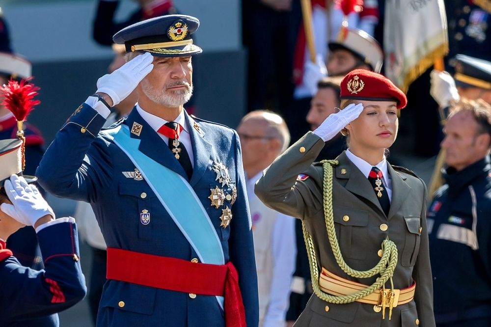 Efter avklarad arm&eacute;utbildning genomg&aring;r den spanska kronprinsessan Leonor just nu sin marinkurs.