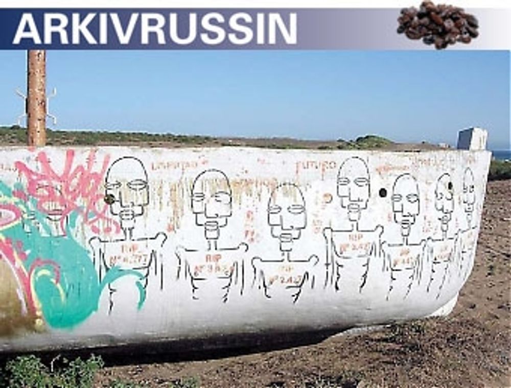 B&aring;tflyktingarna kommer fr&aring;n hela Afrika, de flyr sv&auml;lt, fattigdom och v&auml;pnade konflikter. De satsar allt p&aring; en sista resa, den till Spanien, det f&ouml;rlovade landet d&auml;r deras dr&ouml;mmar ska bli sanna. De m&ouml;ts av en helt annan verklighet &auml;n de trodde.