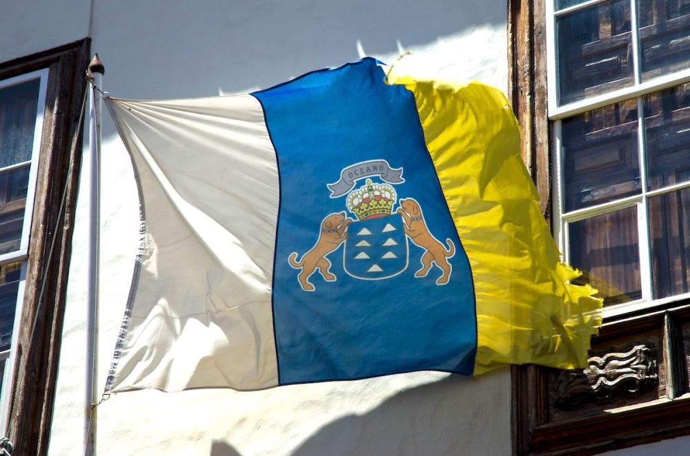 Det nya regelverket kr&auml;ver att s&ouml;kande antingen bott p&aring; &ouml;arna i tio &aring;r i f&ouml;ljd eller totalt 15 &aring;r under sin livstid.