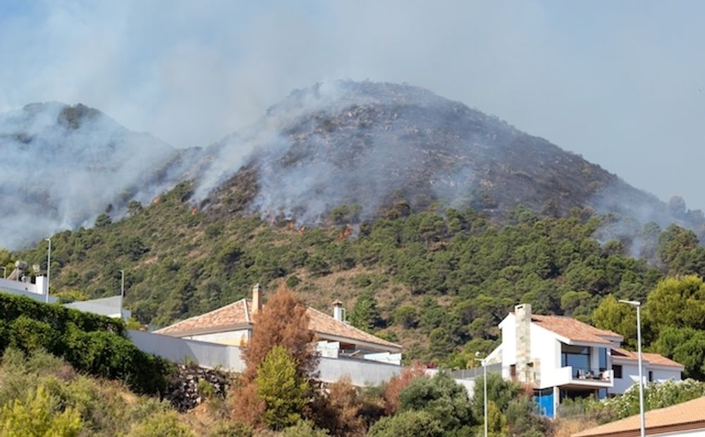 Vid den senaste branden vid Sierra de Mijas (M&aacute;laga) lyckades brandf&ouml;rsvaret f&ouml;rhindra att l&aring;gorna n&aring;dde bebyggelse, men i bland annat Galicien har hela byar brunnit upp.